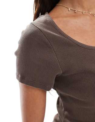 Levi's Essentail Square Neck T-shirt In Brown