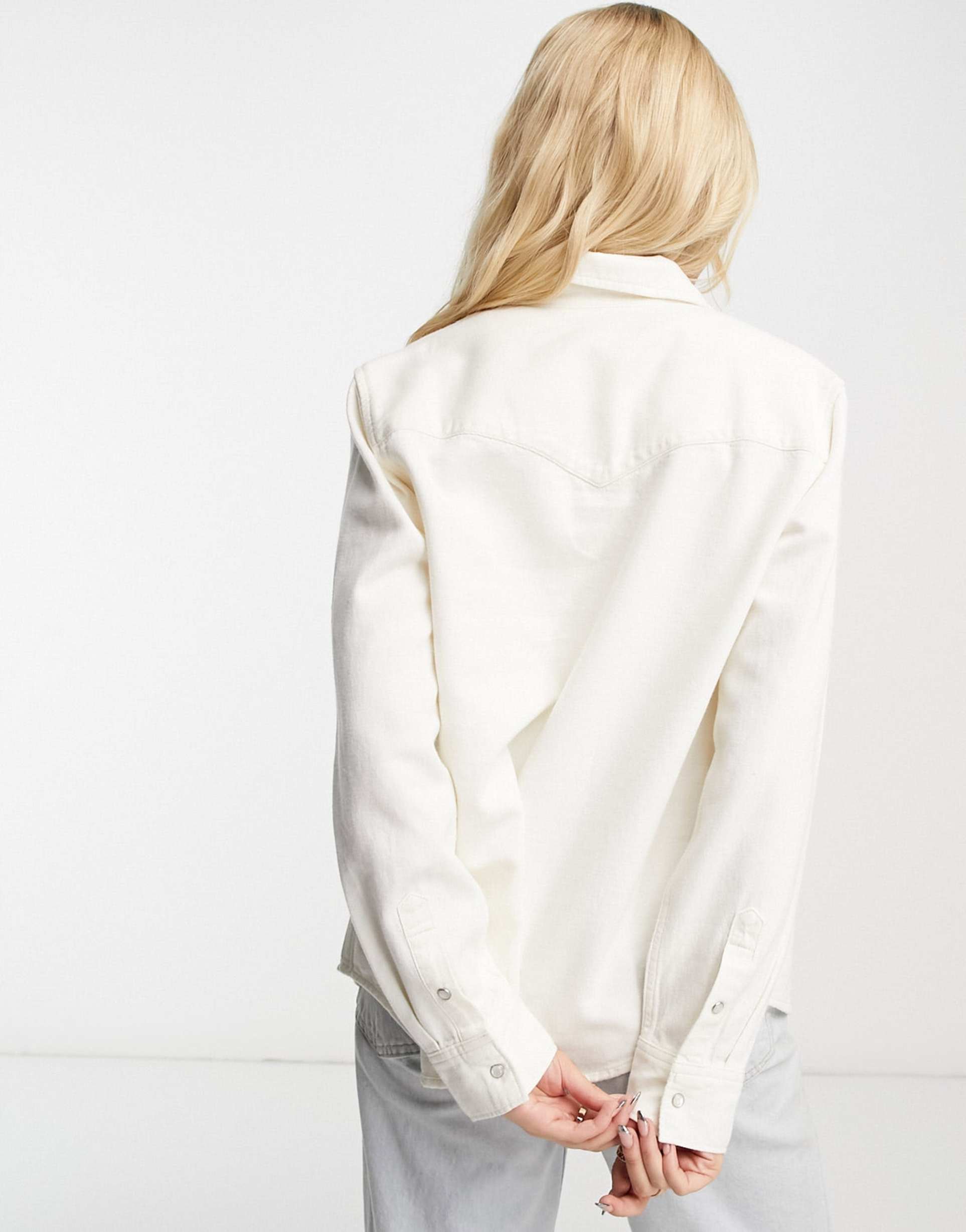 levi's essential denim shirt in ecru