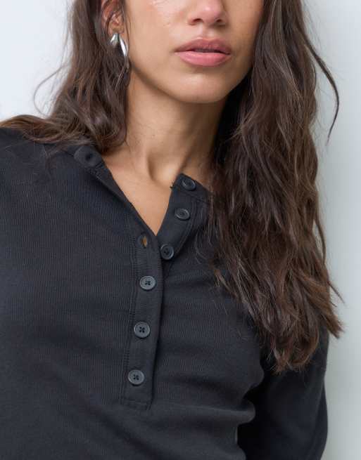 Levi's essential henley long sleeve t-shirt in black, 3 of 5