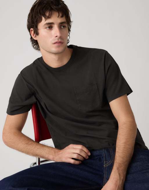 Levi's Essential pocket t-shirt in black, 4 of 4