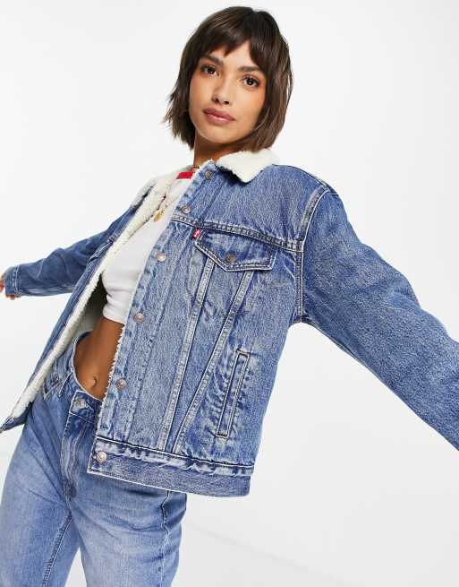 Levi's ex boyfriend sherpa denim trucker jacket in mid wash blue | ASOS