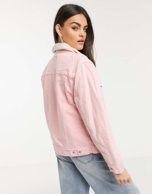 Levi's ex-boyfriend Sherpa trucker denim jacket in pink | ASOS