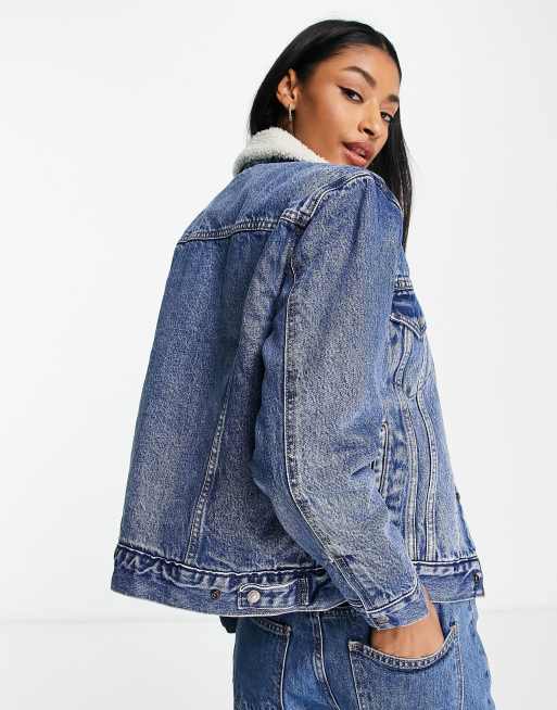 Levi's ex-boyfriend sherpa trucker jacket in blue | ASOS