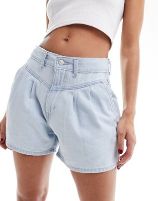 Levi's Featherweight mom shorts in light blue