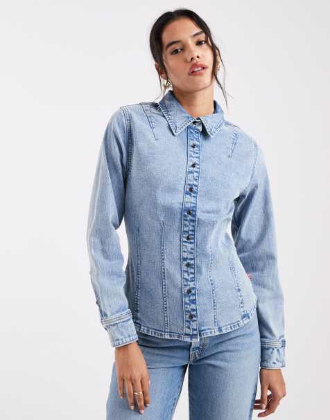 Levi's – Figurbetontes Jeanshemd in Hellblau - view 1