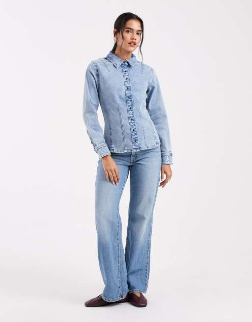 Levi's – Figurbetontes Jeanshemd in Hellblau, 2 von 4