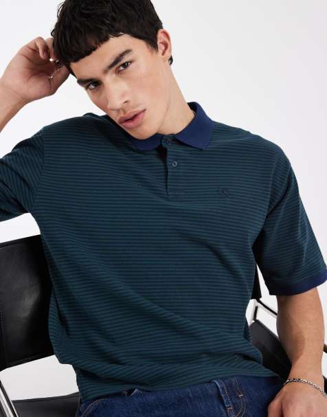 Levi's - Finn - Marineblå polo med striber i firkantet pasform - view 1
