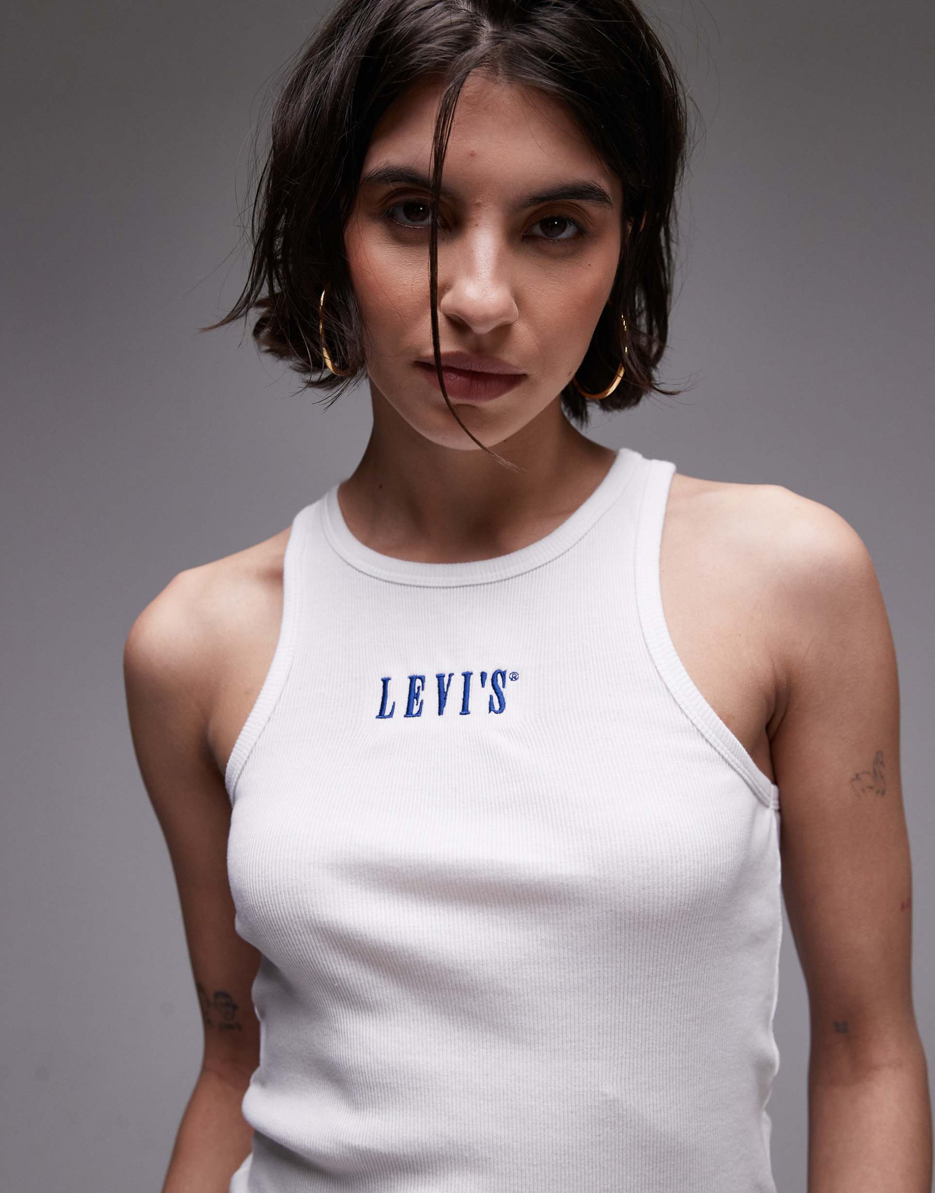 levi's gemini logo tank top in white