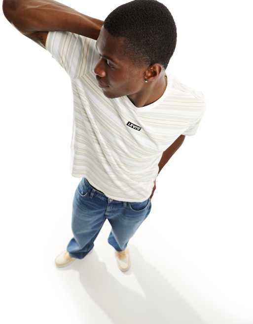 Levi's – Gräddvit randig t-shirt med liten boxflik