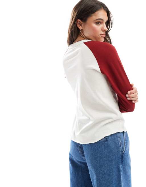 Levi's – Gräddvit t-shirt i baseballdesign med lång ärm och hästskologga, 3 av 4