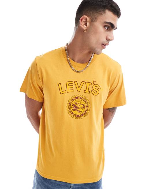 Levi s Gul avslappnad t shirt med pasydd collegelogga ASOS