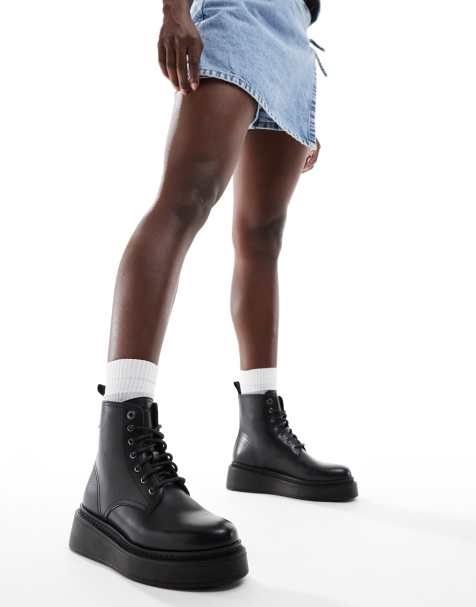 Levi's – Harlow – Svarta boots med snörning i läderlook - view 1
