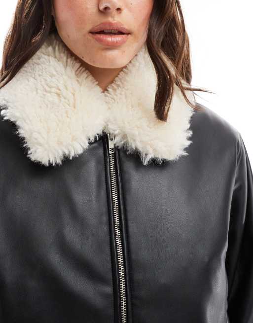 Levi's - Harper - Bomber coupe décontractée en similicuir avec col en sherpa - Noir, 2 de 4