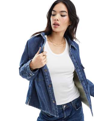 Levi's - Harrison - Denim-Hemdjacke in Blau mit Teddyfell-Futter