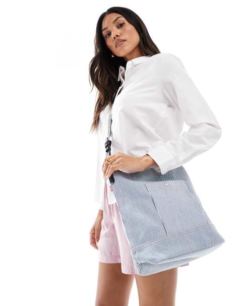 Levi's – Heritage – Denim-Beuteltasche in gestreiftem Hellblau mit Logo - view 1