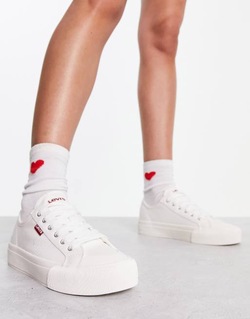 Levi s Hernandez Baskets avec tiquette logo rouge Blanc ASOS