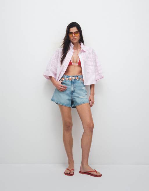 Levi's high waisted distressed denim mom shorts in light blue, 2 of 9