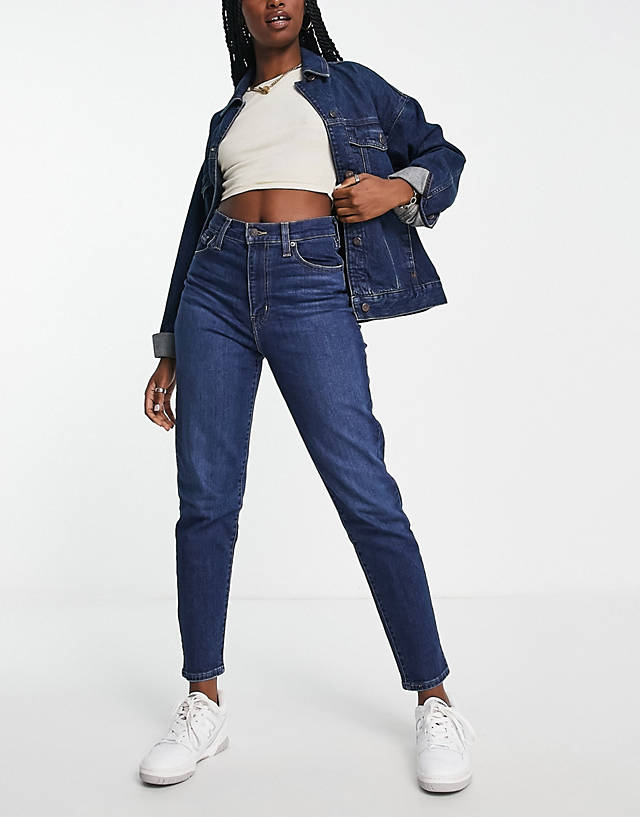 Levi's - high waisted mom jean in dark wash blue