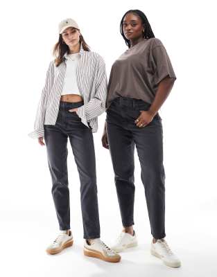 Levi's high waisted mom jean in wash black  | ASOS