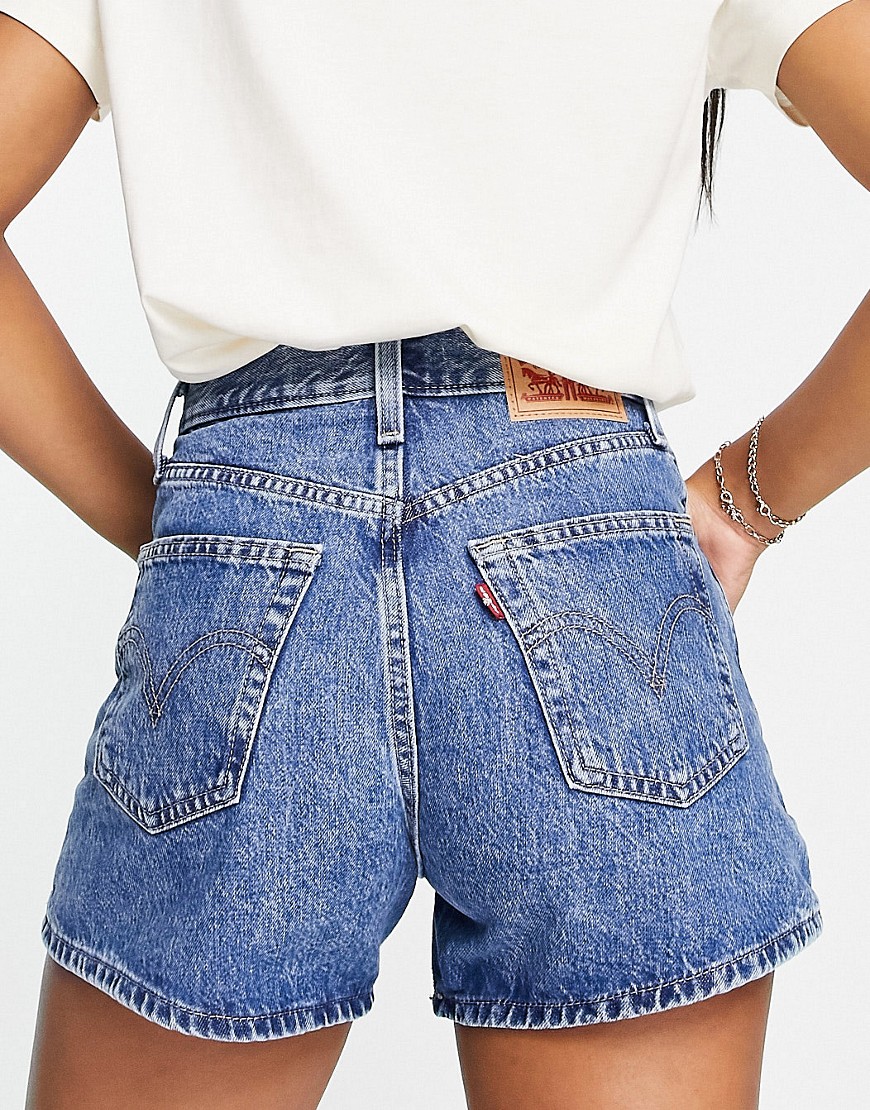 Levi's high waisted mom short in mid wash-Blue