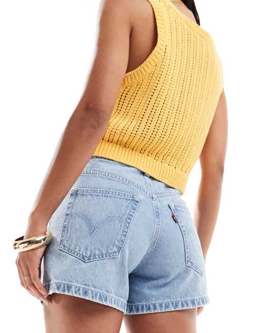 Levi's - Højtaljede denimshorts i mom-stil i lyseblå med syninger i kontrastfarve, 2 af 5