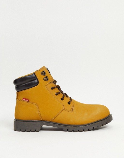 Levi's hodges suede boot in tan with small logo