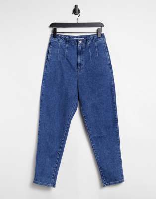 levis tapered jeans