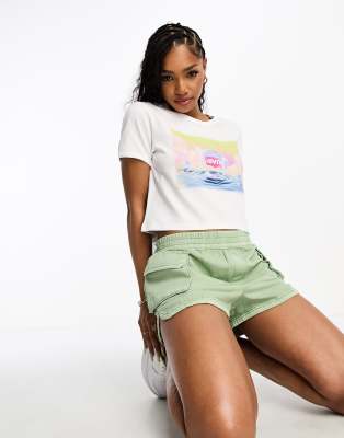 Levi's Levi's Homeroom cropped t-shirt with bubble logo graphic in cream-White