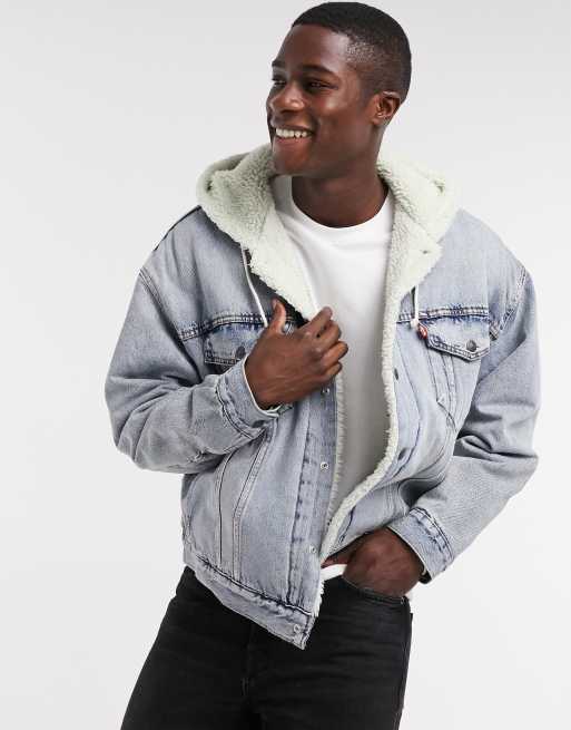 Levi s hooded sherpa lined trucker jacket in overpass light wash