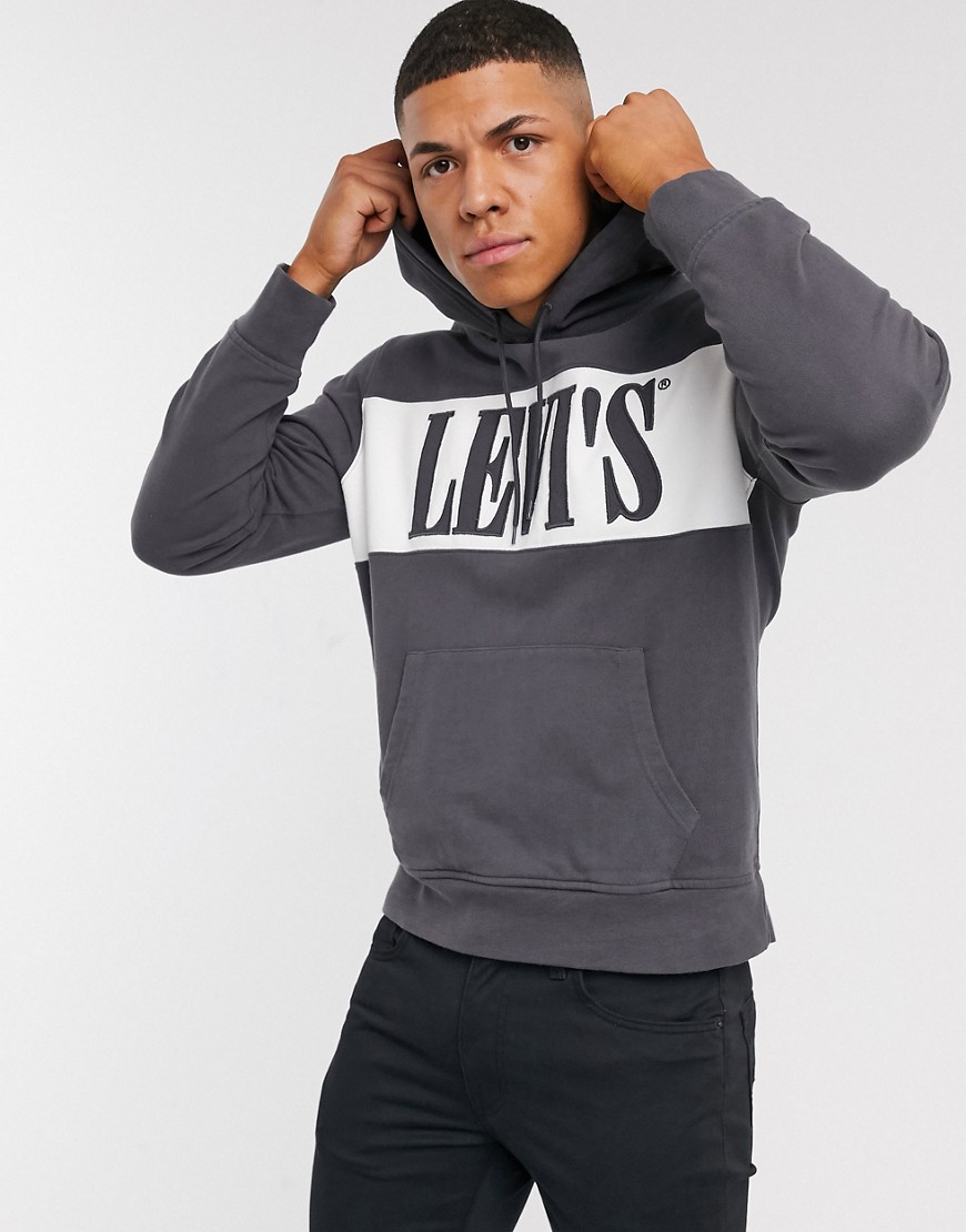 Levi's - Hoodie met inzet op de borst met logo in ijzergrijs/wit