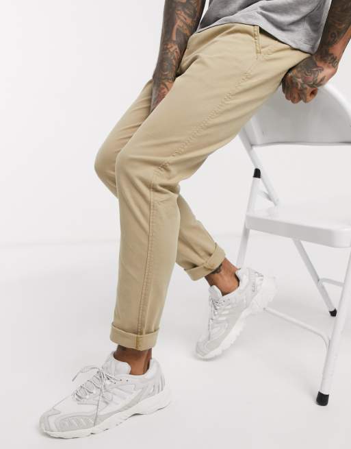 Levi's - II - Smalle, tapered chinos i lys gyldenbrun
