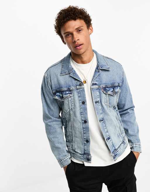 Levi's – Jasnoniebieska jeansowa kurtka typu trucker z efektem sprania