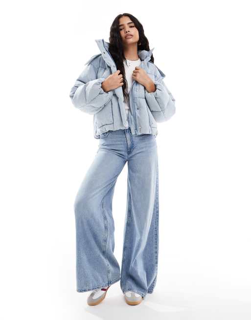 Levi's – Jasnoniebieska krótka jeansowa kurtka ocieplana z kapturem, 2 z 4