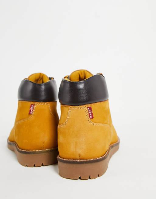 Levi's – Jaxed – Ljusbruna boots i mocka med röd flik med logga på sidan, 2 av 4