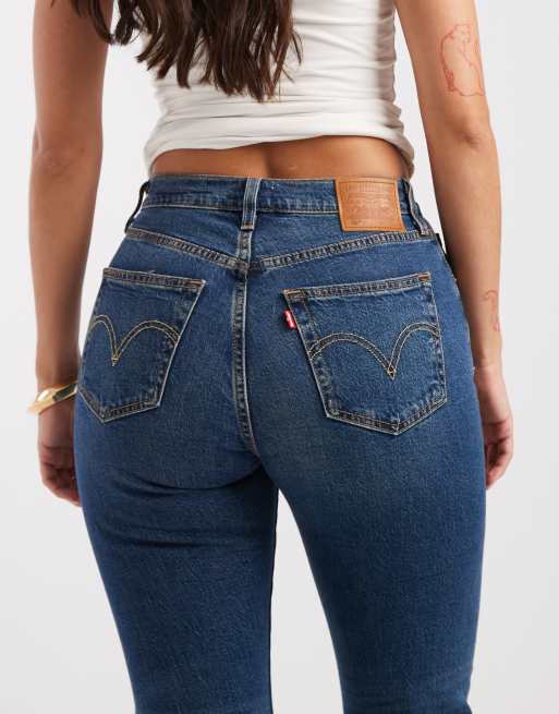Levi's jeans 501 dritti a vita alta effetto clessidra in denim blu lavaggio medio, 5 di 5