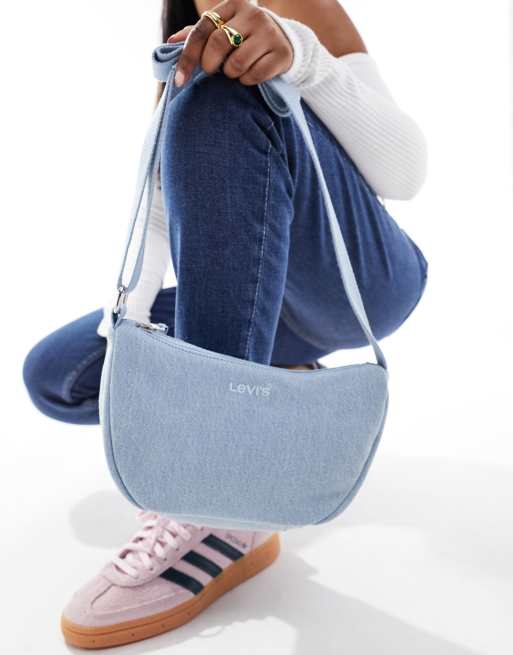 Levi's – Jeans-Schultertasche in Hellblau mit Logo ASOS