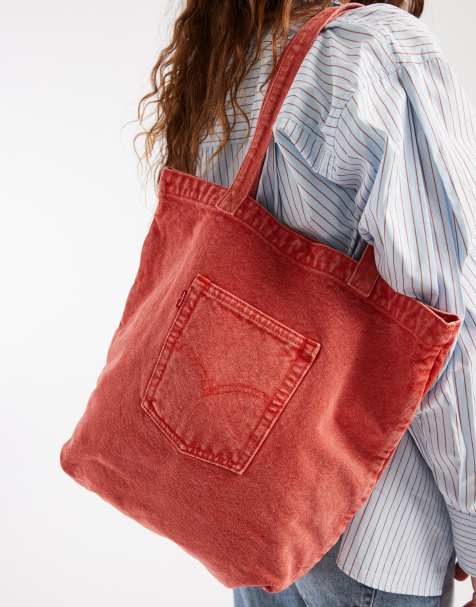 Levi's – Jeans-Tragetasche in Rot mit Gesäßtaschen-Detail - view 1