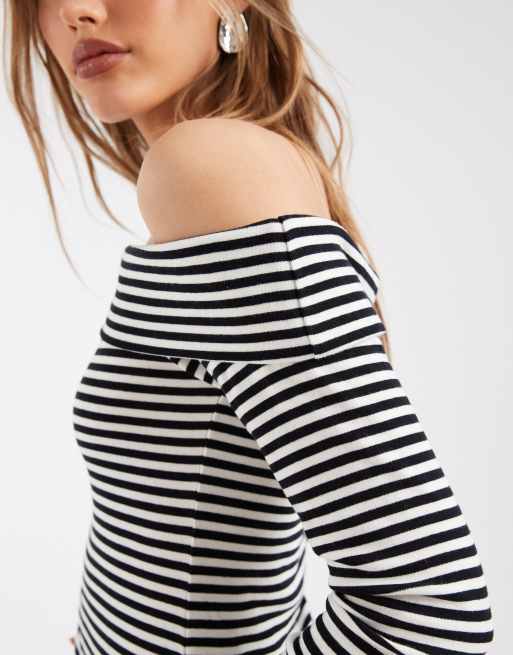 Levi's - jersey asimétrico a rayas con hombros descubiertos en negro, 2 de 4