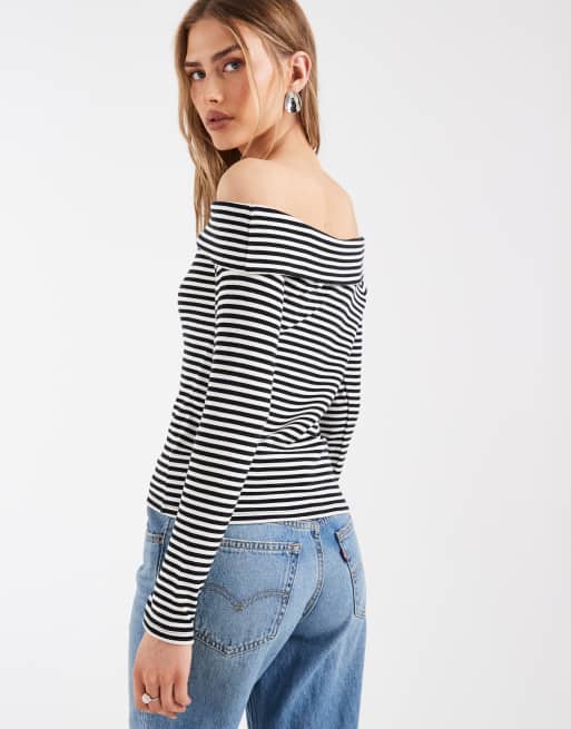 Levi's - jersey asimétrico a rayas con hombros descubiertos en negro, 4 de 4