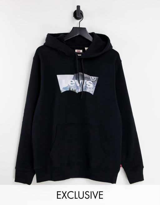 Levi s Kapuzenpullover in Schwarz mit Fledermausflugel Logo exklusiv bei ASOS ASOS