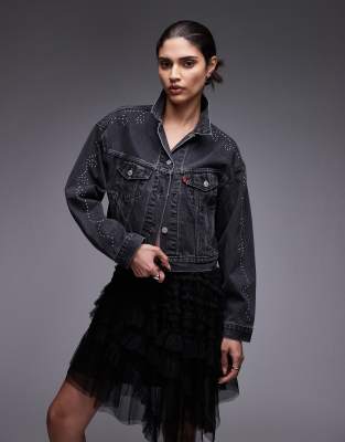 Levi's - Knapp geschnittene, Jeansjacke in gewaschenem Schwarz im 90er-Stil