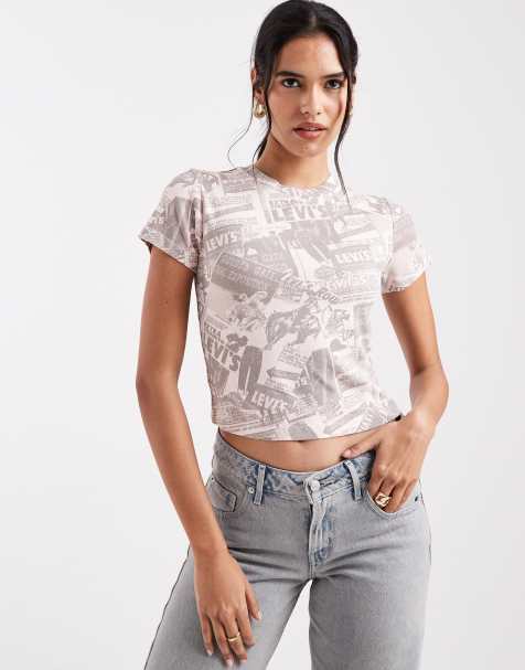 Levi's – Knapp geschnittenes T-Shirt in Grau mit Zeitungsprintmuster - view 1