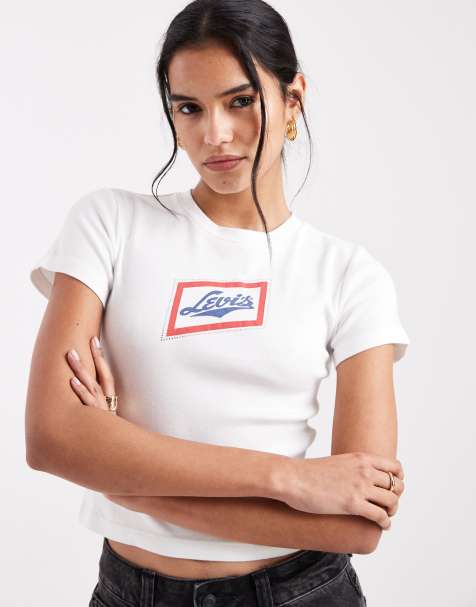 Levi's – Knapp geschnittenes T-Shirt in Weiß mit Sport-Grafikmotiv - view 1