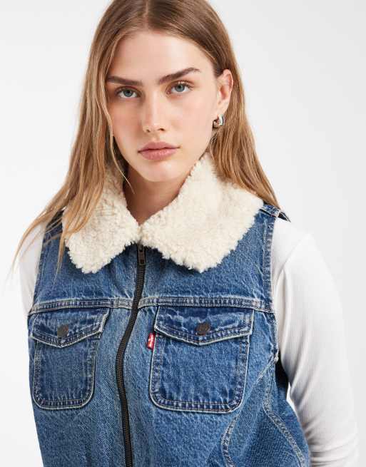 Levi's kort denimväst med dragkedja och teddykrage i blått, 2 av 4