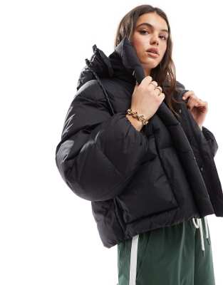 Levi's - Kurze Steppjacke aus Nylon, in Schwarz mit Western-Design und Kapuze