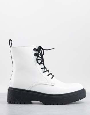 Levi's Lace Up Leather Boots In White In White