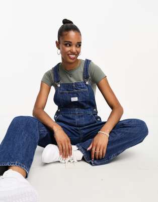 Levi's - Latzhose aus Denim in blauer Waschung im Vintage-Design