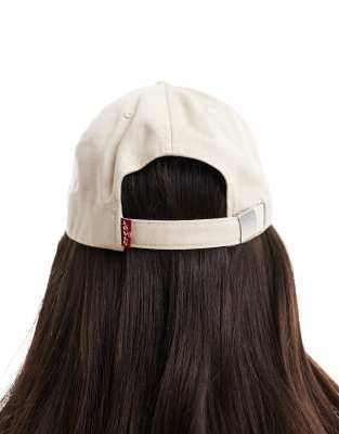 Levi's Lazy Girl Cap With Small Logo In White