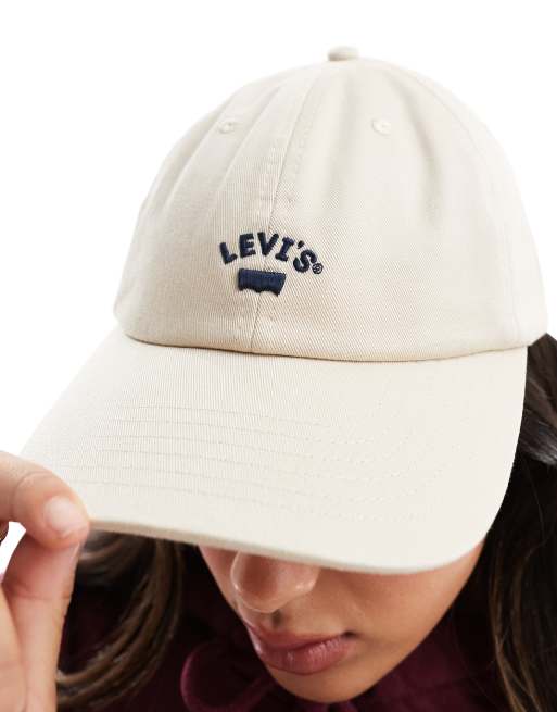Levi's – Lazy Girl – Kremowa czapka z daszkiem i małym logo, 3 z 4