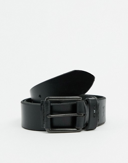 Levi's leather belt in black with matte black buckle and logo